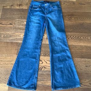 NWOT wide leg flare jeans size 7. Light weight and soft